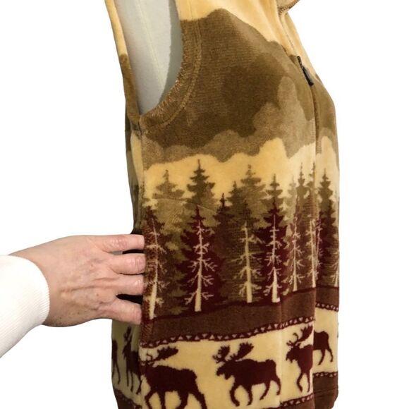 Cityscape Canada Plush Full Zip Vest Landscape  Moose, Forest, Cabin Size Medium - Picture 4 of 9